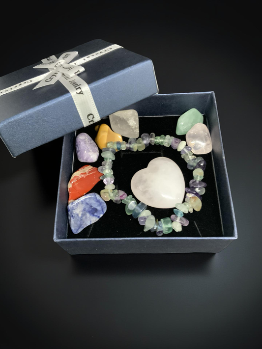 Brand New Natural Crystal Gift Set for Christmas or other occasions Bracelet, Rose Quartz Heart and 7 Chakra Tumbles